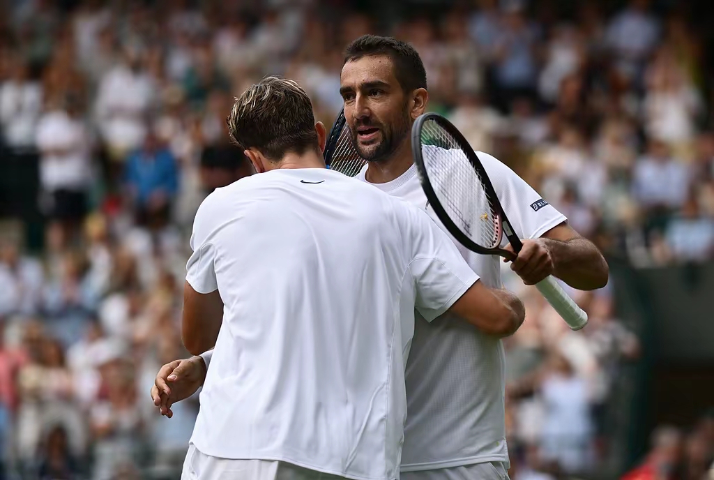 德约科维奇回塞尔维亚庆祝夺金 德约科维奇回塞尔维亚庆祝夺金